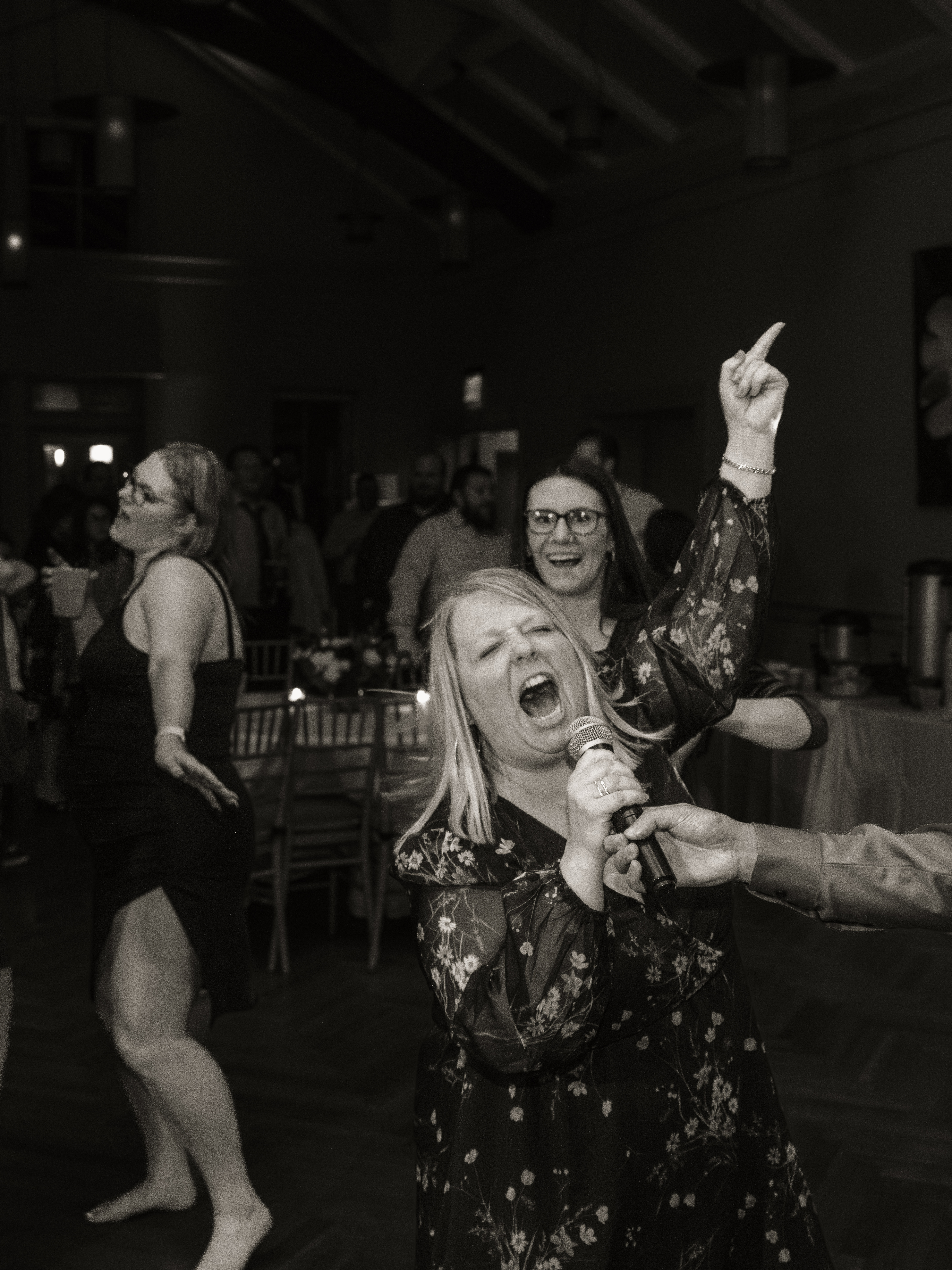 Wedding Guests Sings at a Hudson Valley Wedding at Locust Grove Estate