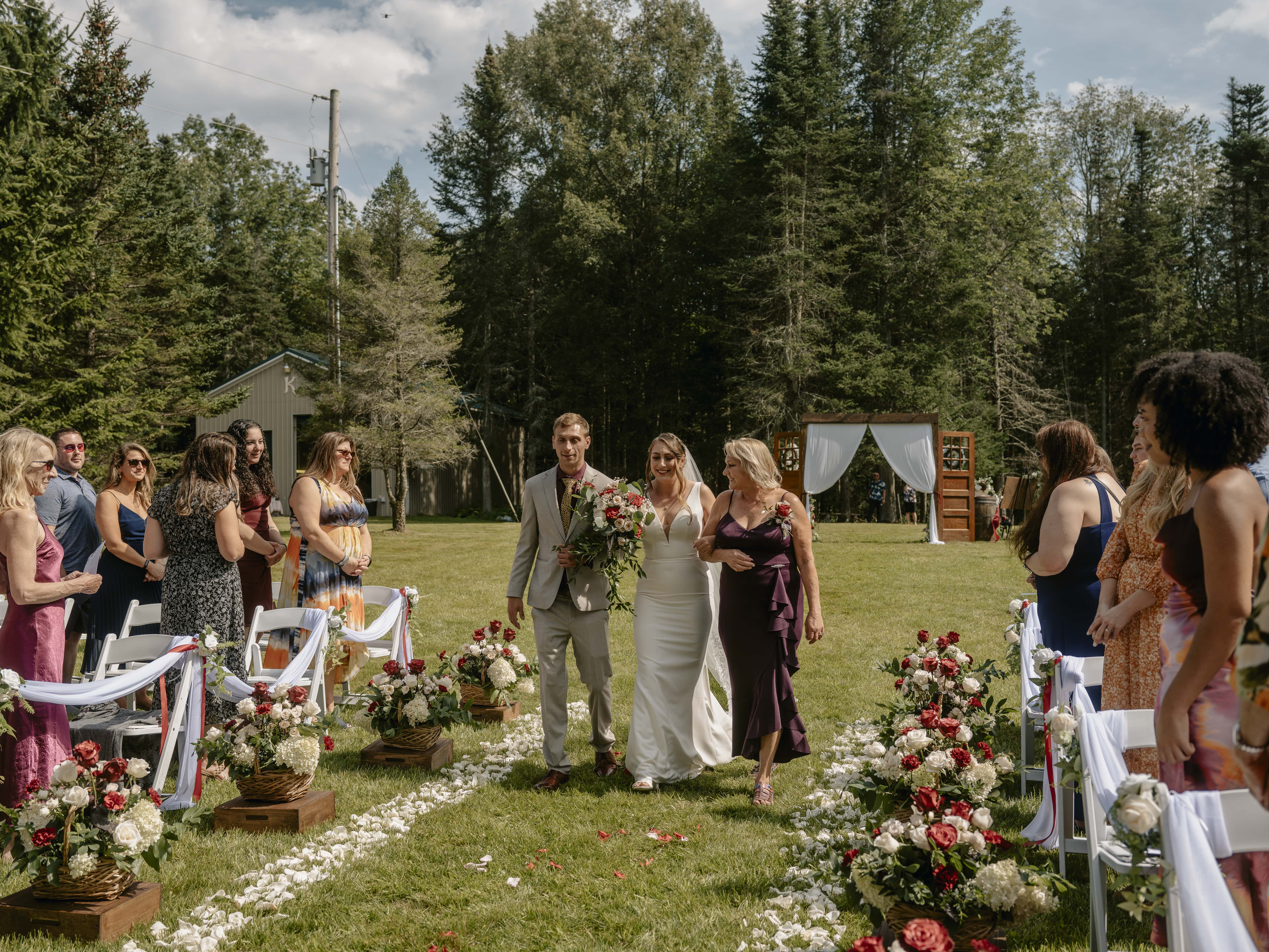 Bride walks down aisle at an Upstate New York Wedding in the Hudson Valley