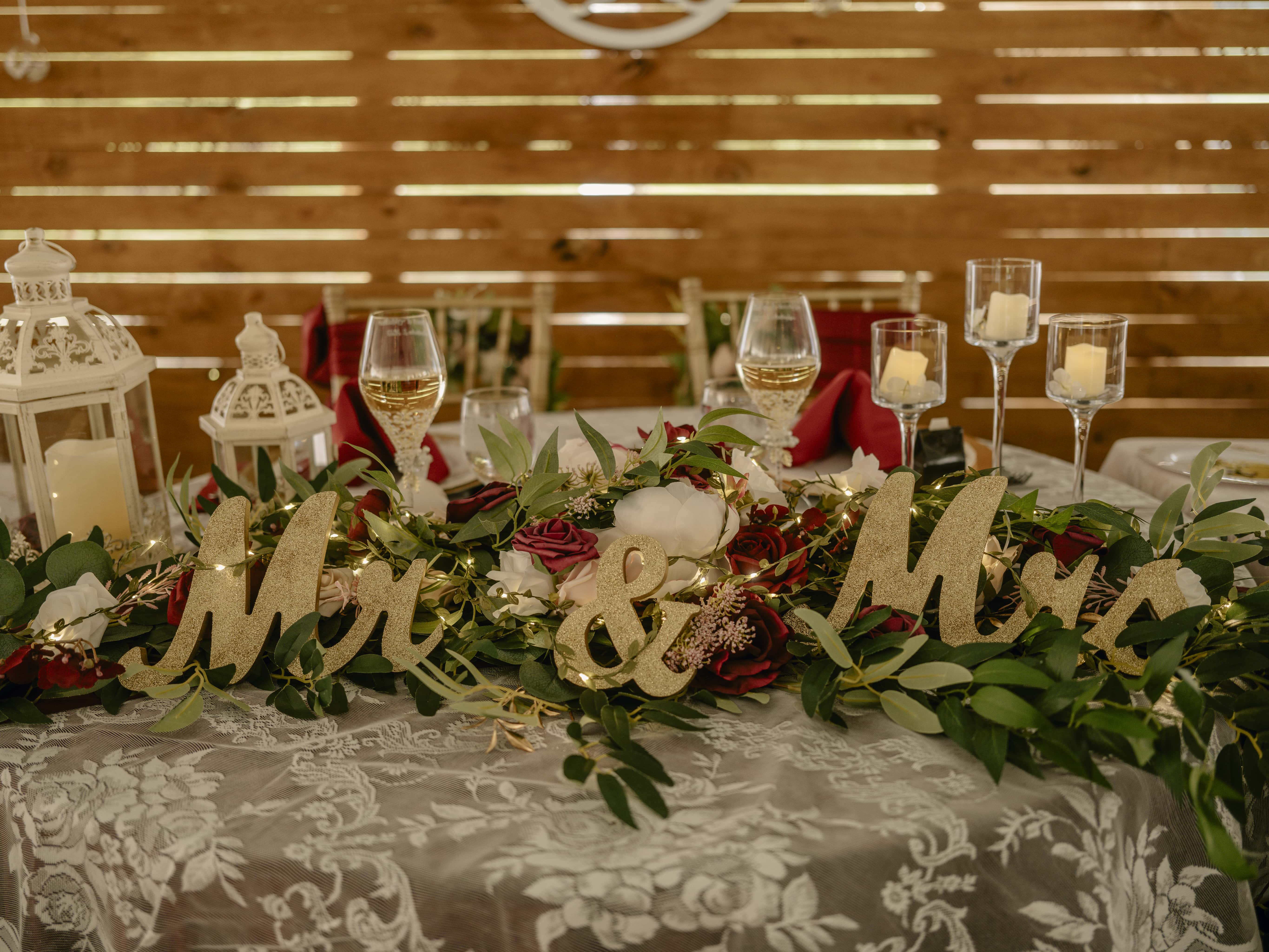 Sweetheart Table decorations at an Upstate New York Wedding in the Hudson Valley